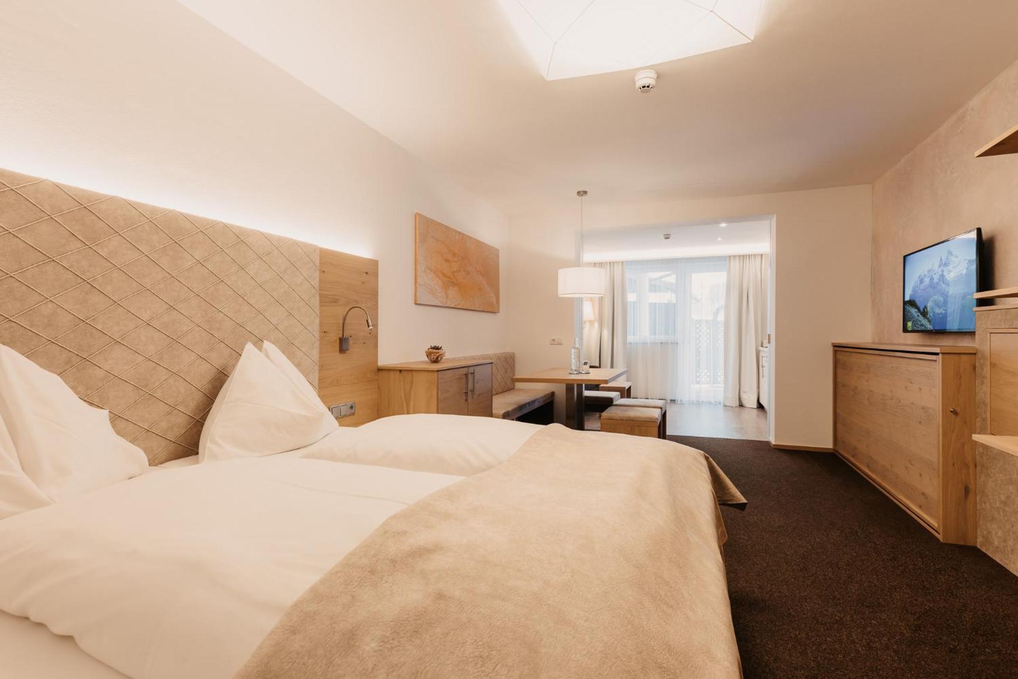 Suite Kristall Garten mit Terrasse,1551766210:JPEG